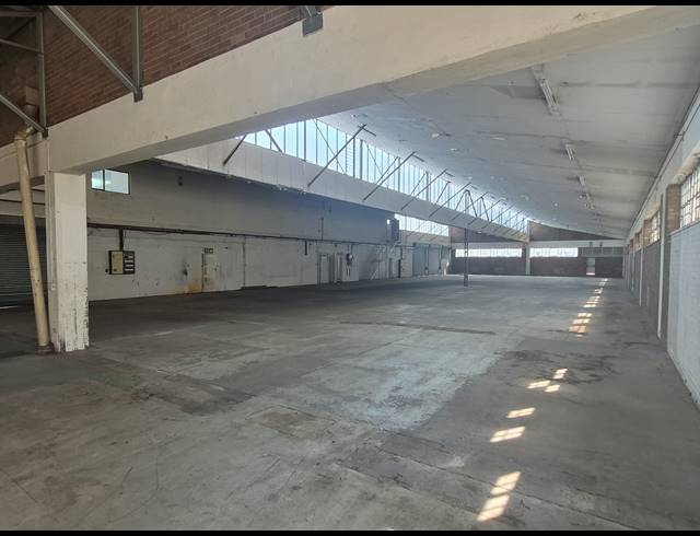 1,279M² WAREHOUSE TO LET IN BENROSE